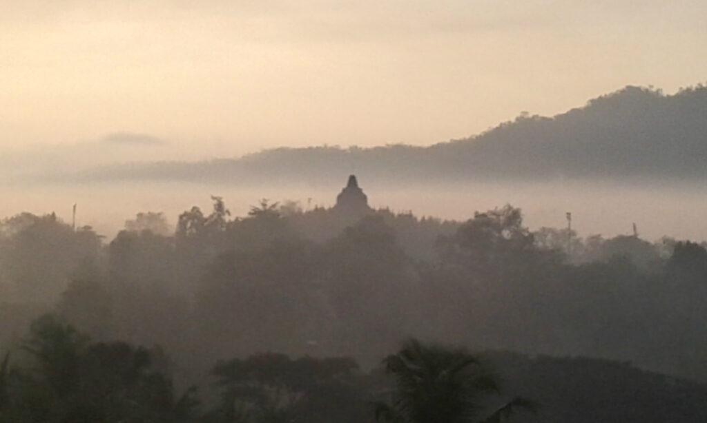 sunrise at Dagi by yogyatours.com