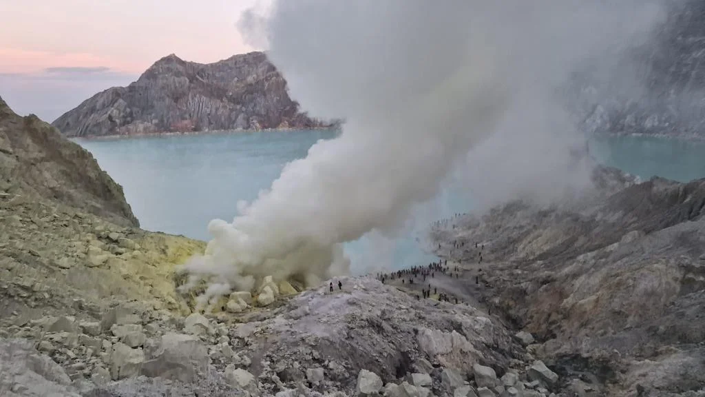 Ijen Crater Tour
